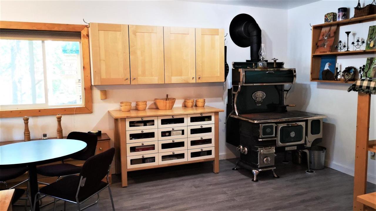 Yellow Dog Lodge, Inc. ييلونايف المظهر الخارجي الصورة